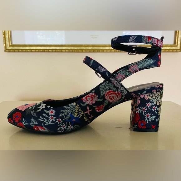 Indigo Rd. Navy Blue Tapestry Slingback Block Heels - Picture 3 of 5